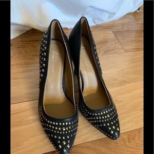 Lane Bryant faux leather studded pump 9W